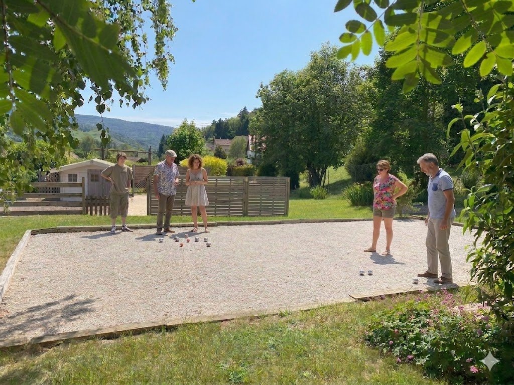 Chalet neuf  spacieux - au calme - sauna - aire/jeux - petanque - belle vue montagne - proche la bresse - gerardmer