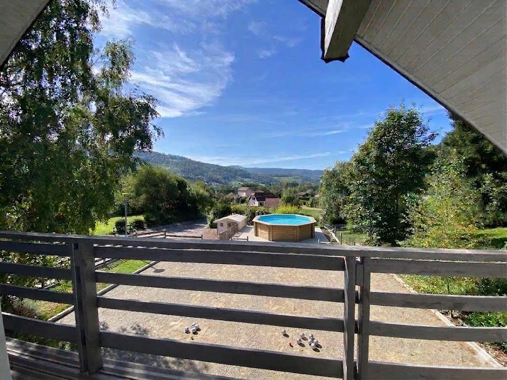 Chalet neuf  spacieux - au calme - sauna - aire/jeux - petanque - belle vue montagne - proche la bresse - gerardmer