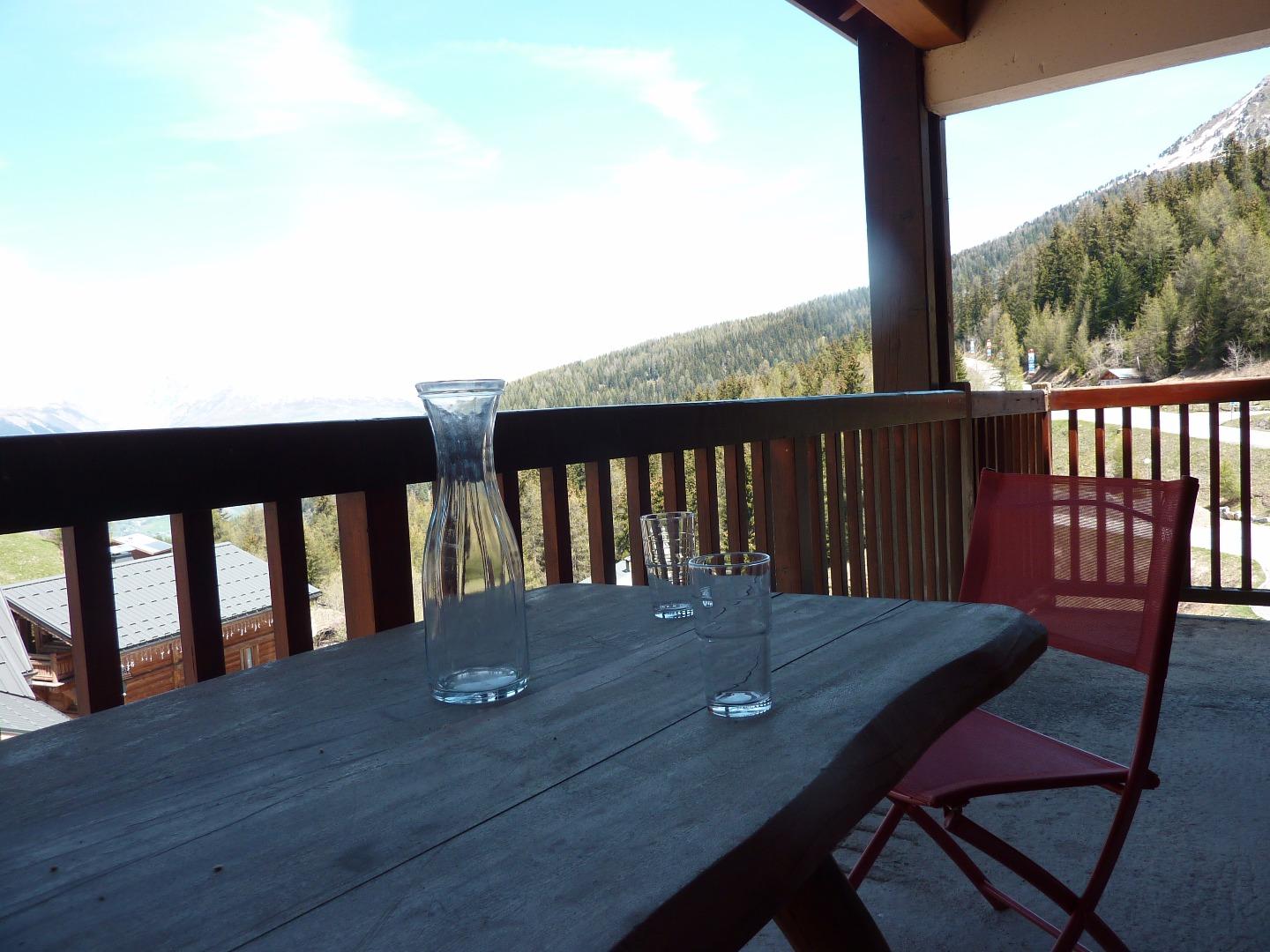 La Plagne pied des pistes 6 pers., 3 chbres, 2 bains - location dim au dim - draps ménage inclus
