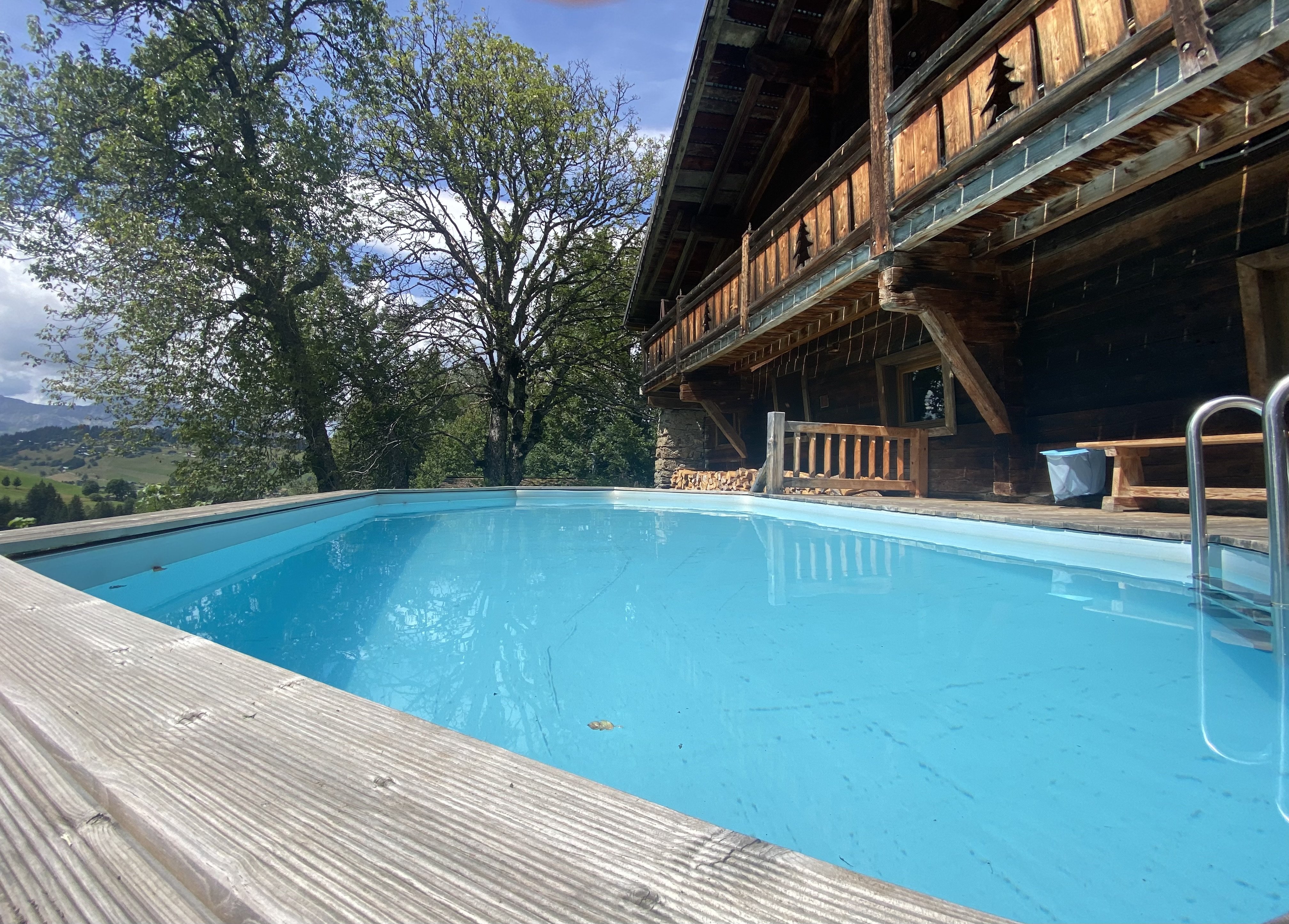 GRAND CHALET AUTHENTIQUE  15 PERSONNES  avec Piscine