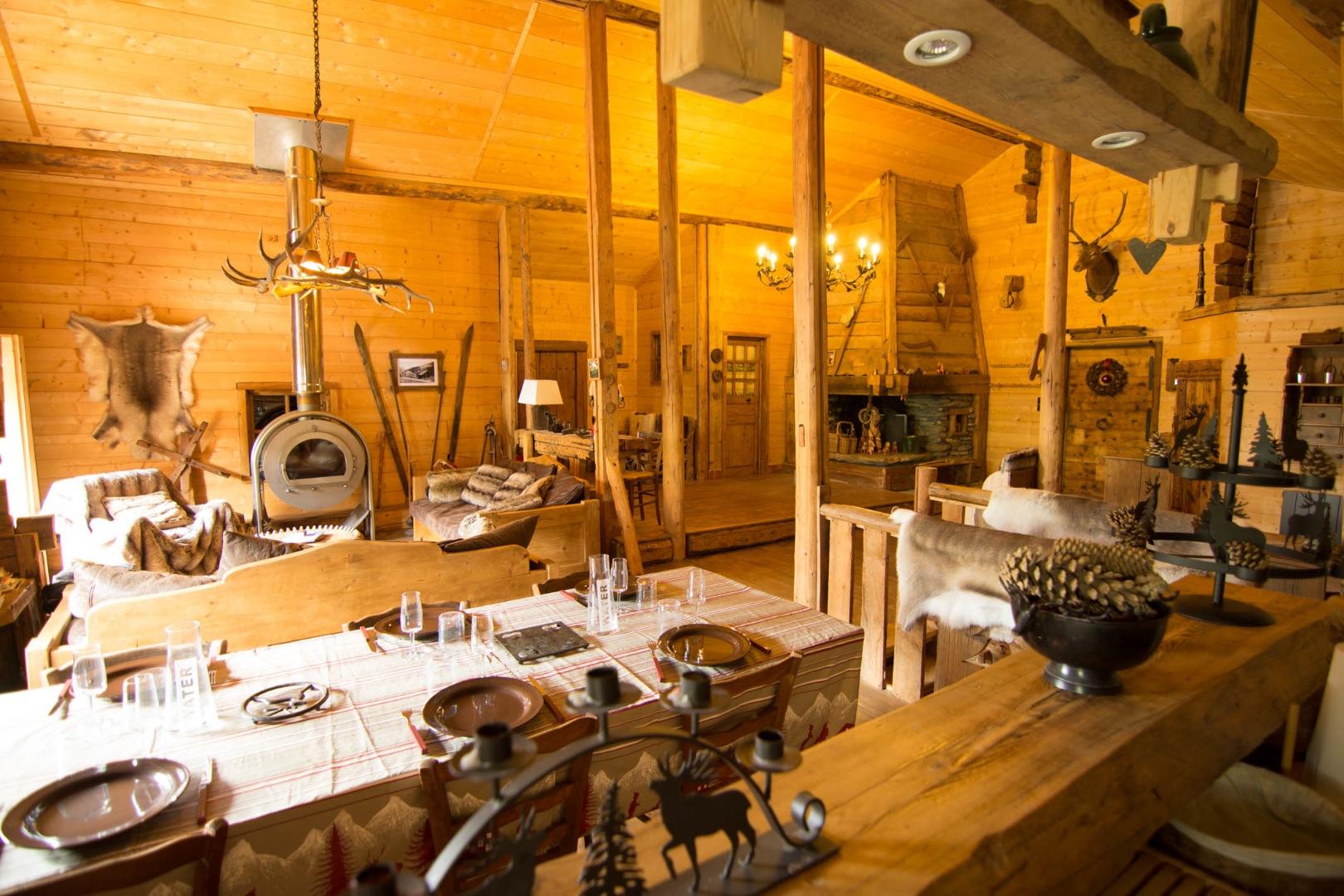 GRAND CHALET AUTHENTIQUE  15 PERSONNES  avec Piscine