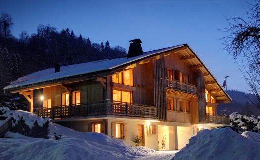 vue générale du chemin d'accès
le chalet marvel marvel est le 1/2 chalet de droite.