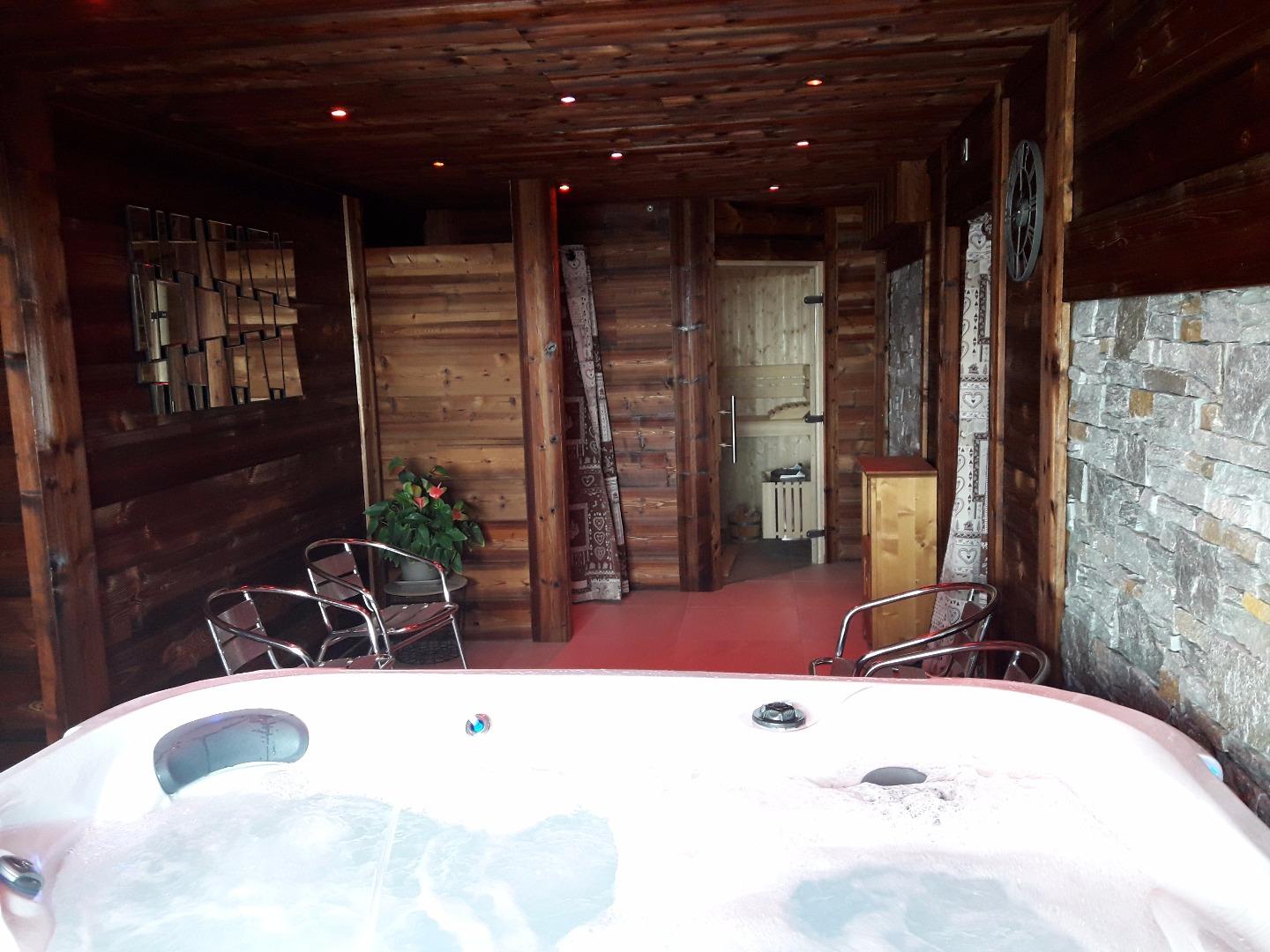 Chalet individuel 6 pers haut de gamme, 3 chambres, terrasse, spa, sauna