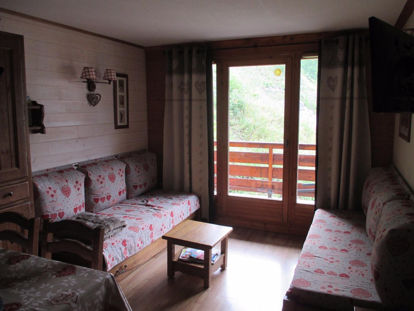 2 pièces tout confort, 3 * en meublé de tourisme, grand balcon SUD, Pk. couvert.