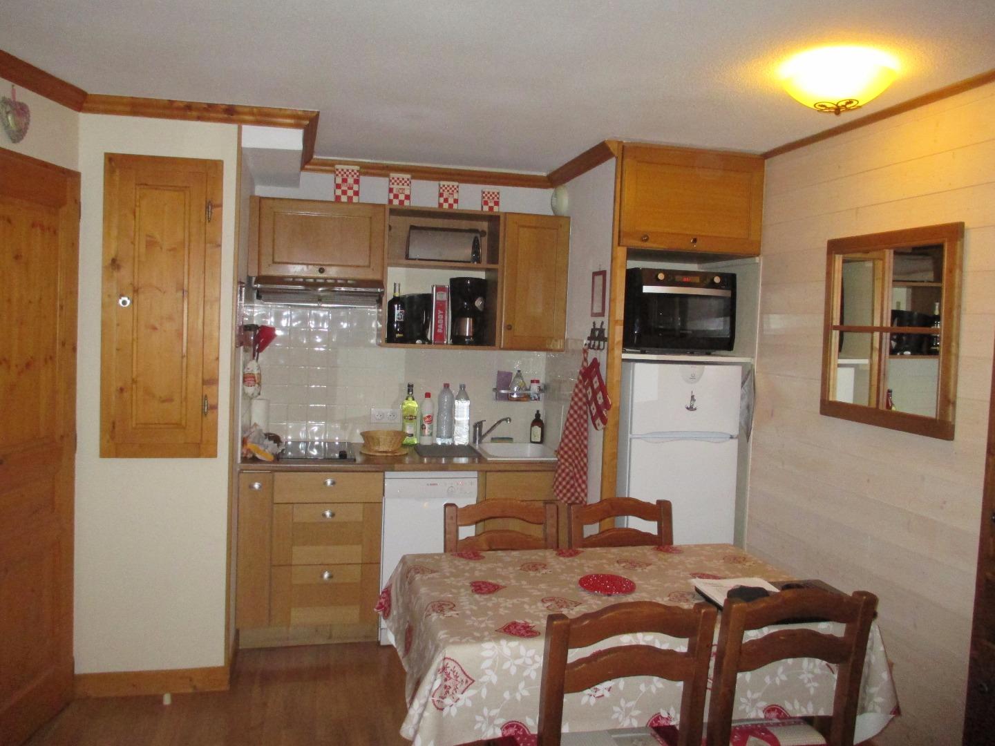 2 pièces tout confort, 3 * en meublé de tourisme, grand balcon SUD, Pk. couvert.