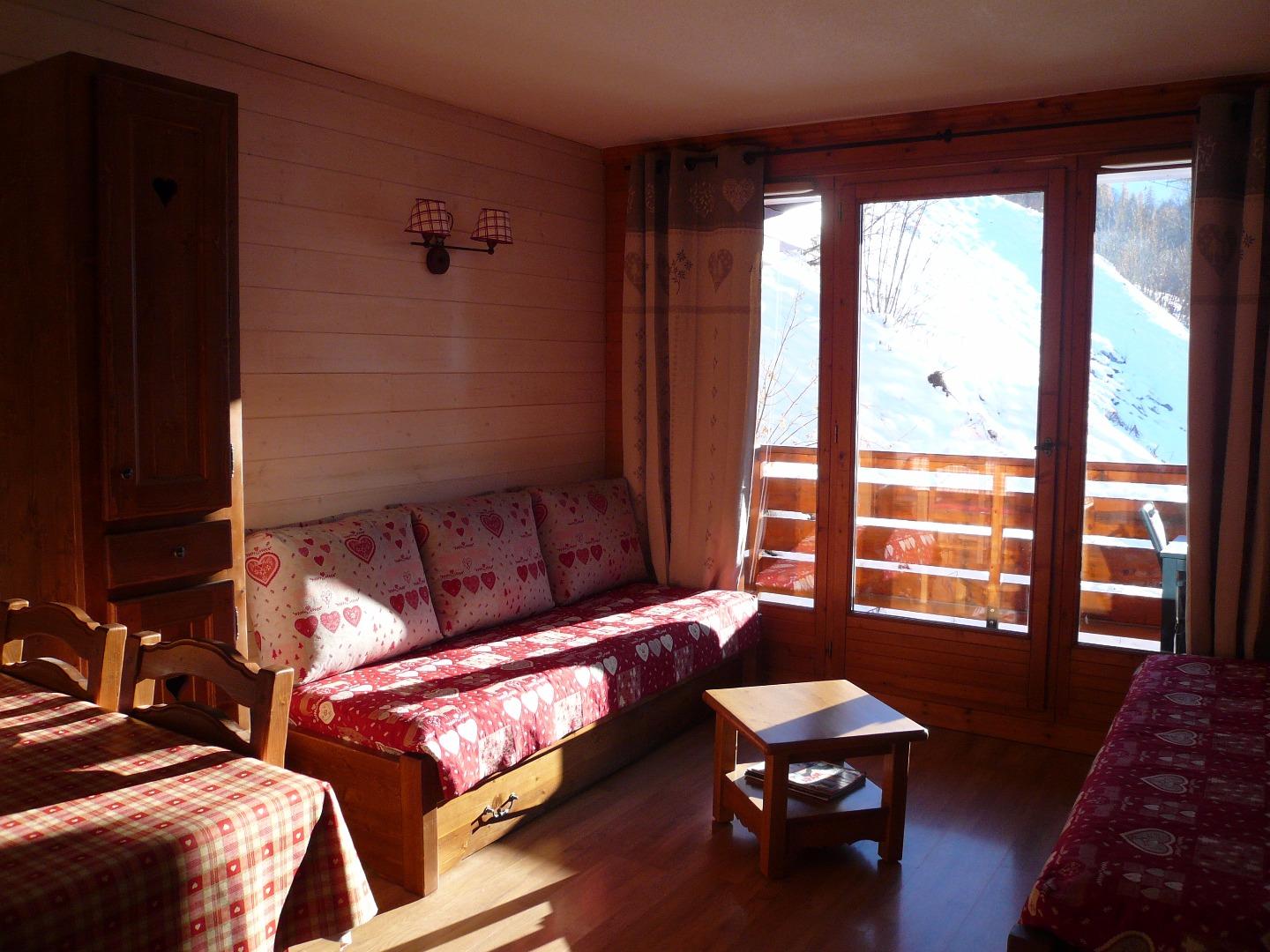 2 pièces tout confort, 3 * en meublé de tourisme, grand balcon SUD, Pk. couvert.