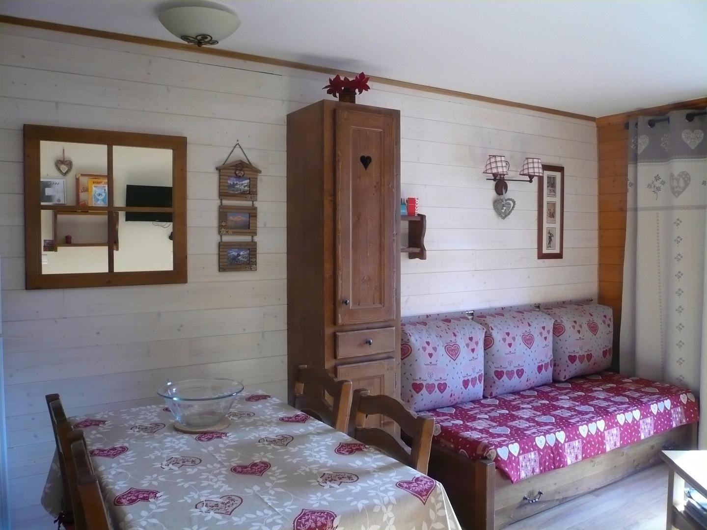 2 pièces tout confort, 3 * en meublé de tourisme, grand balcon SUD, Pk. couvert.