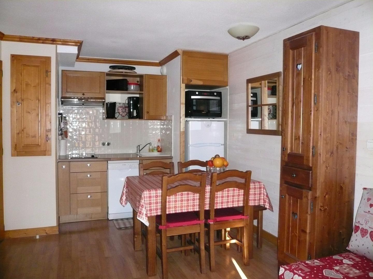 2 pièces tout confort, 3 * en meublé de tourisme, grand balcon SUD, Pk. couvert.