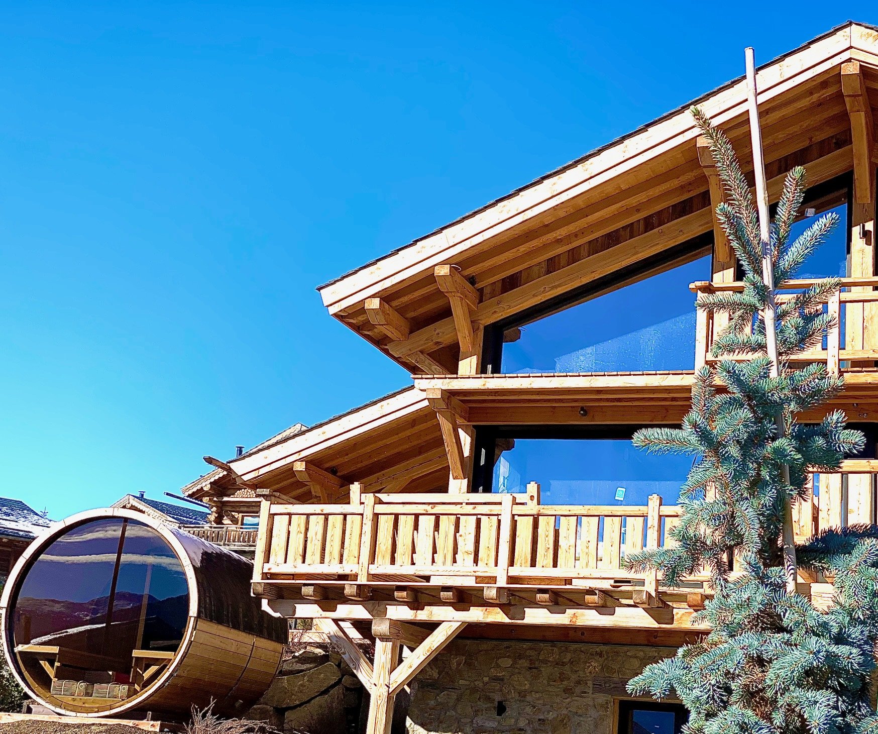 CHALET PRESTIGE NEUF PYRENEES - 12 personnes - jacuzzi et sauna panoramique