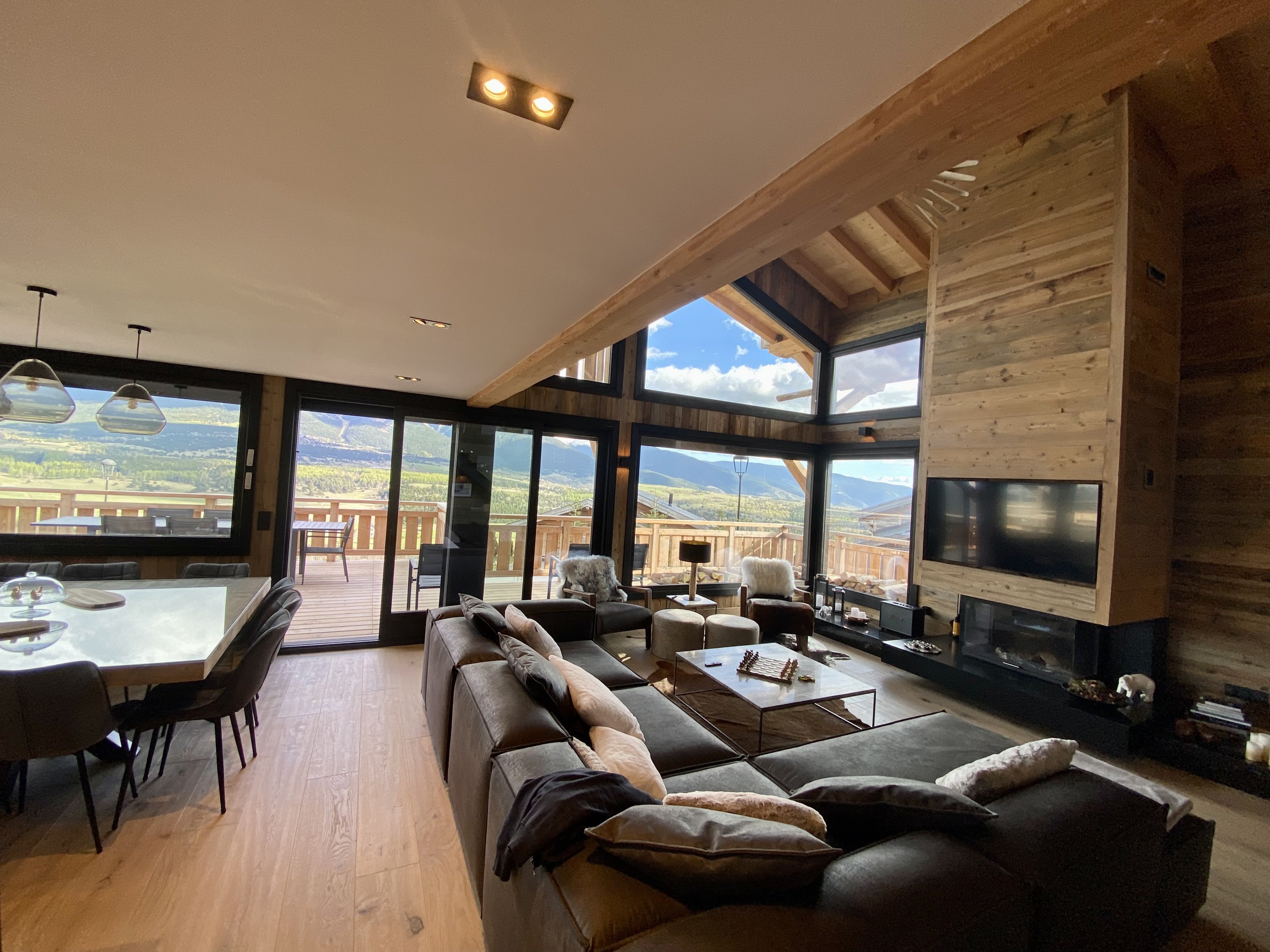 CHALET PRESTIGE NEUF PYRENEES - 12 personnes - jacuzzi et sauna panoramique