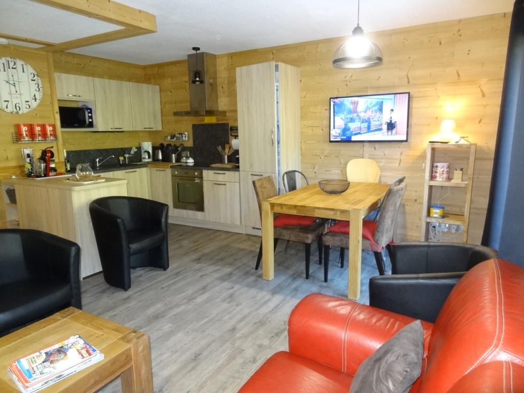 Appartement 56 m2 - 3 étoiles sur la piste de retour, WIFI par SFR et garage avec prise pour voiture electrique