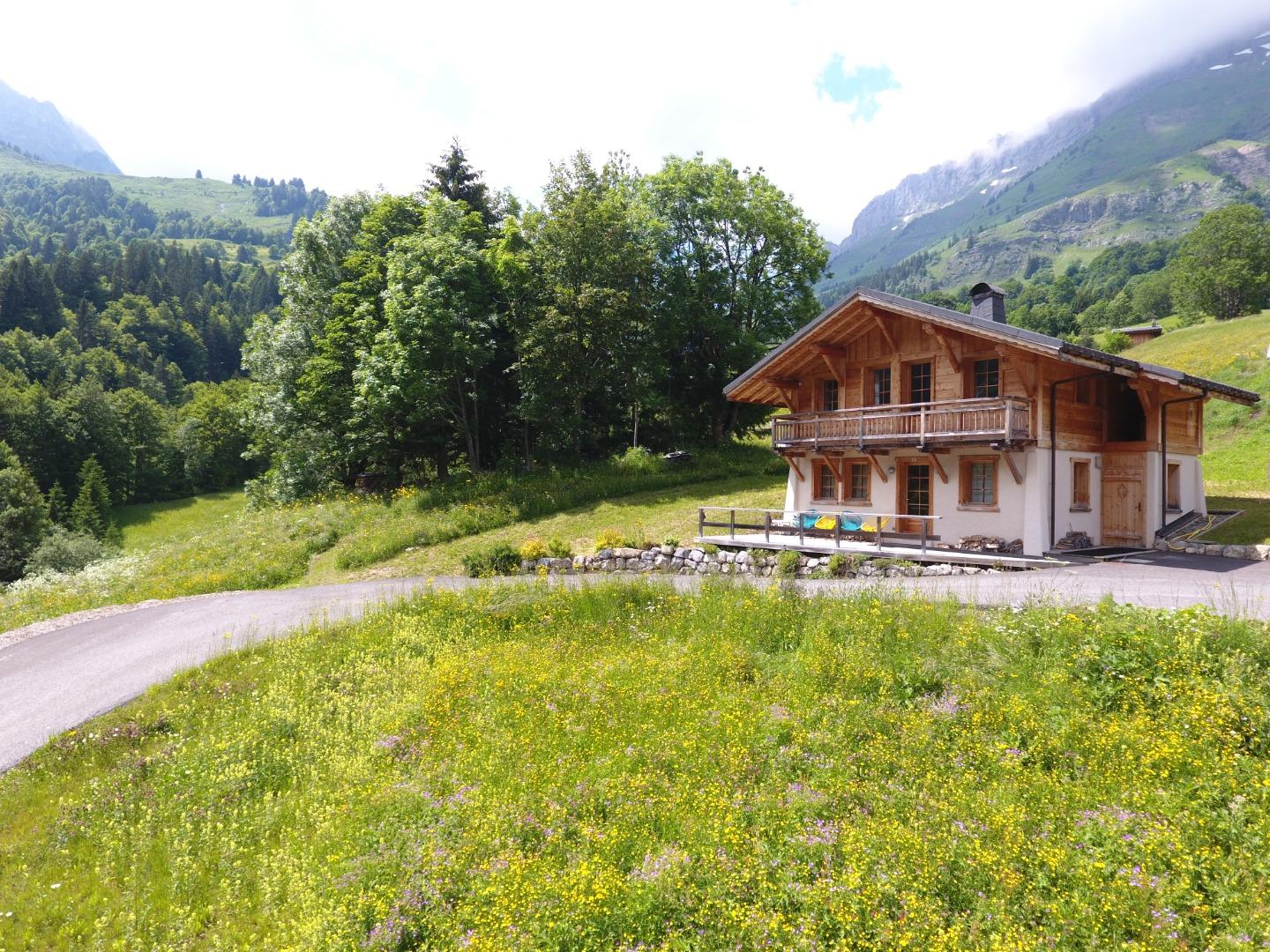 Chalet ange 6 à 8 personnes avec spa extérieur proche la clusaz et megeve
