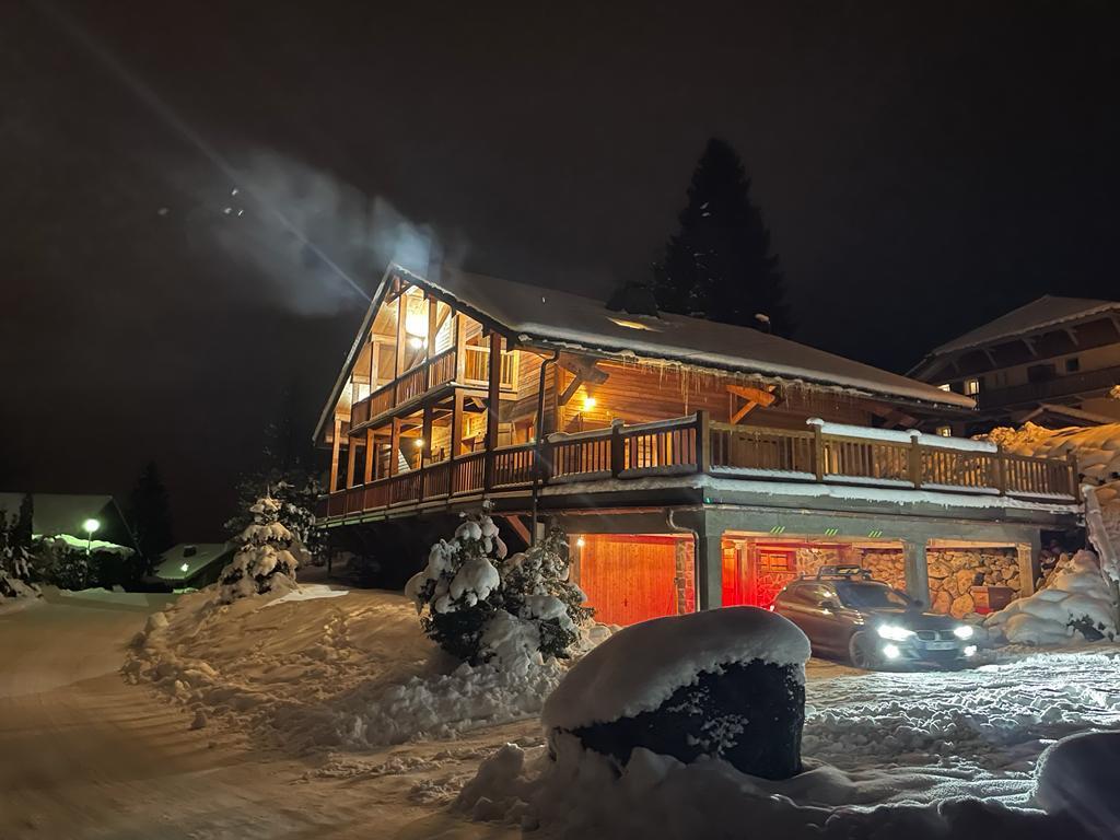 Chalet proche morzine avoriaz grande capacite spa sauna cheminee