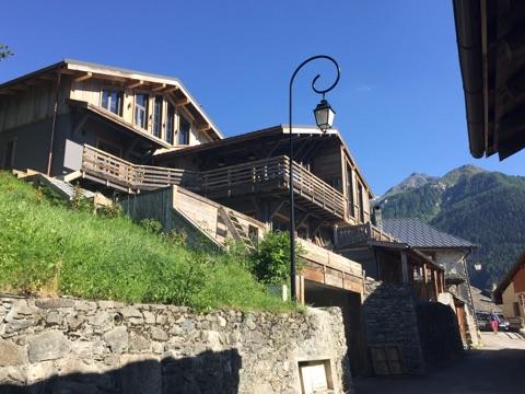 CHAMOIS luxe 14 personnes, piscine intérieure eau salée nage à contre courant et  balnéo, sauna