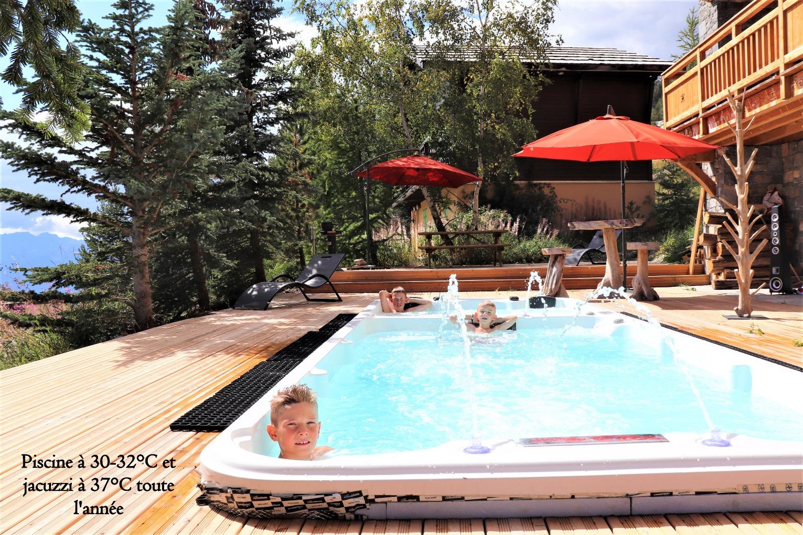 CHALET 18 PERSONNES RETOUR SKI AU PIED PISCINE JACUZZI BILLARD SALLE CINEMA VUE PISTES ET MONTAGNE 
