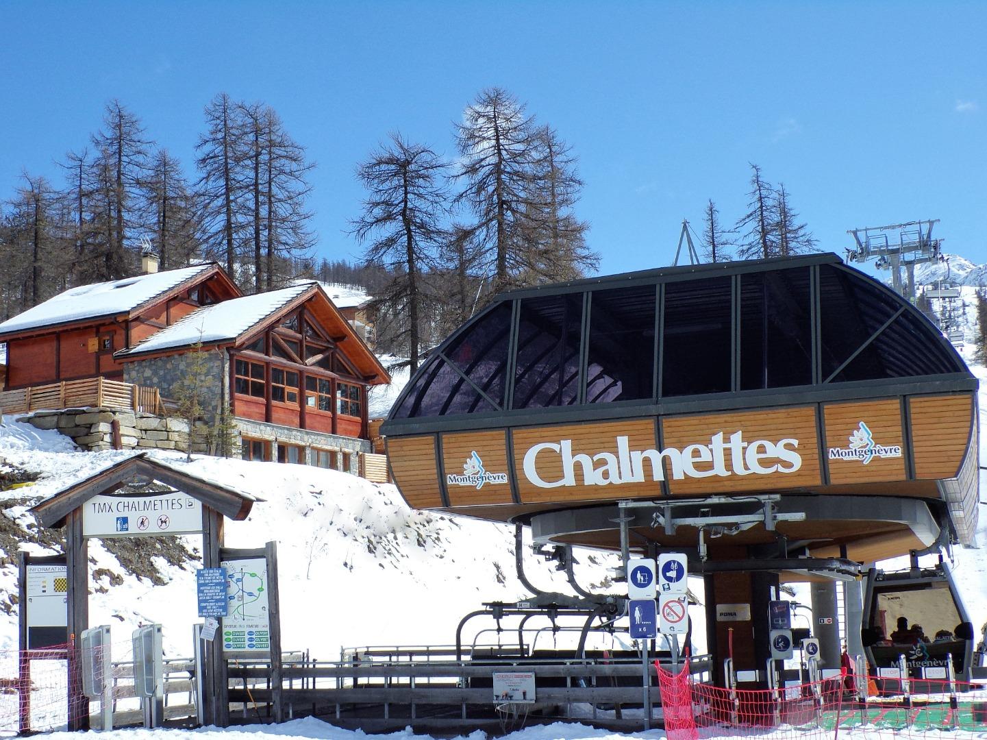 CHALET AU PIED DES PISTES DE SKI 22 PERSONNES PISCINE JACUZZI HAMMAM VUE MONTAGNE 