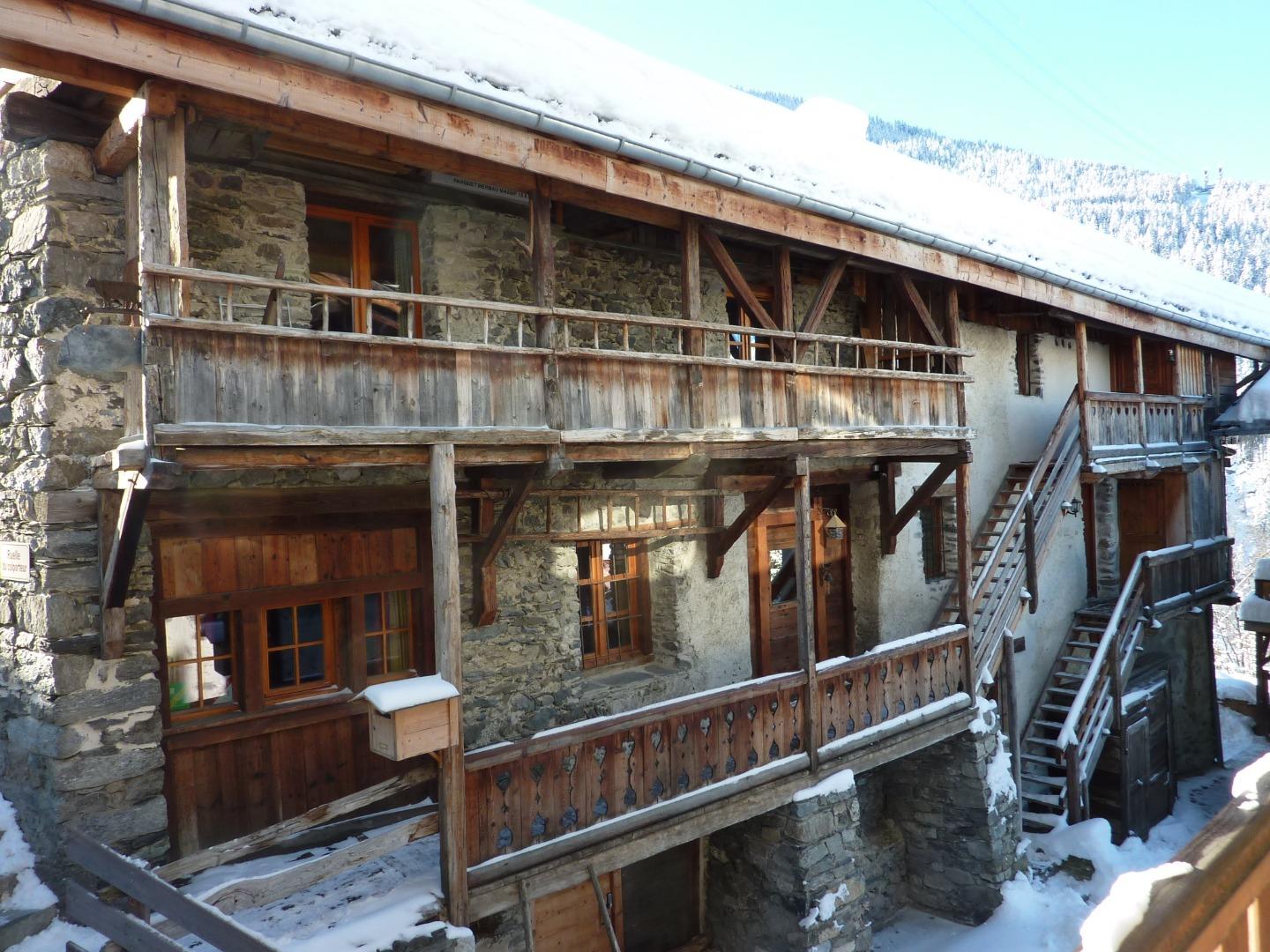 Chalet ferme Fruitière chic rustique sauna 200m de la remontée