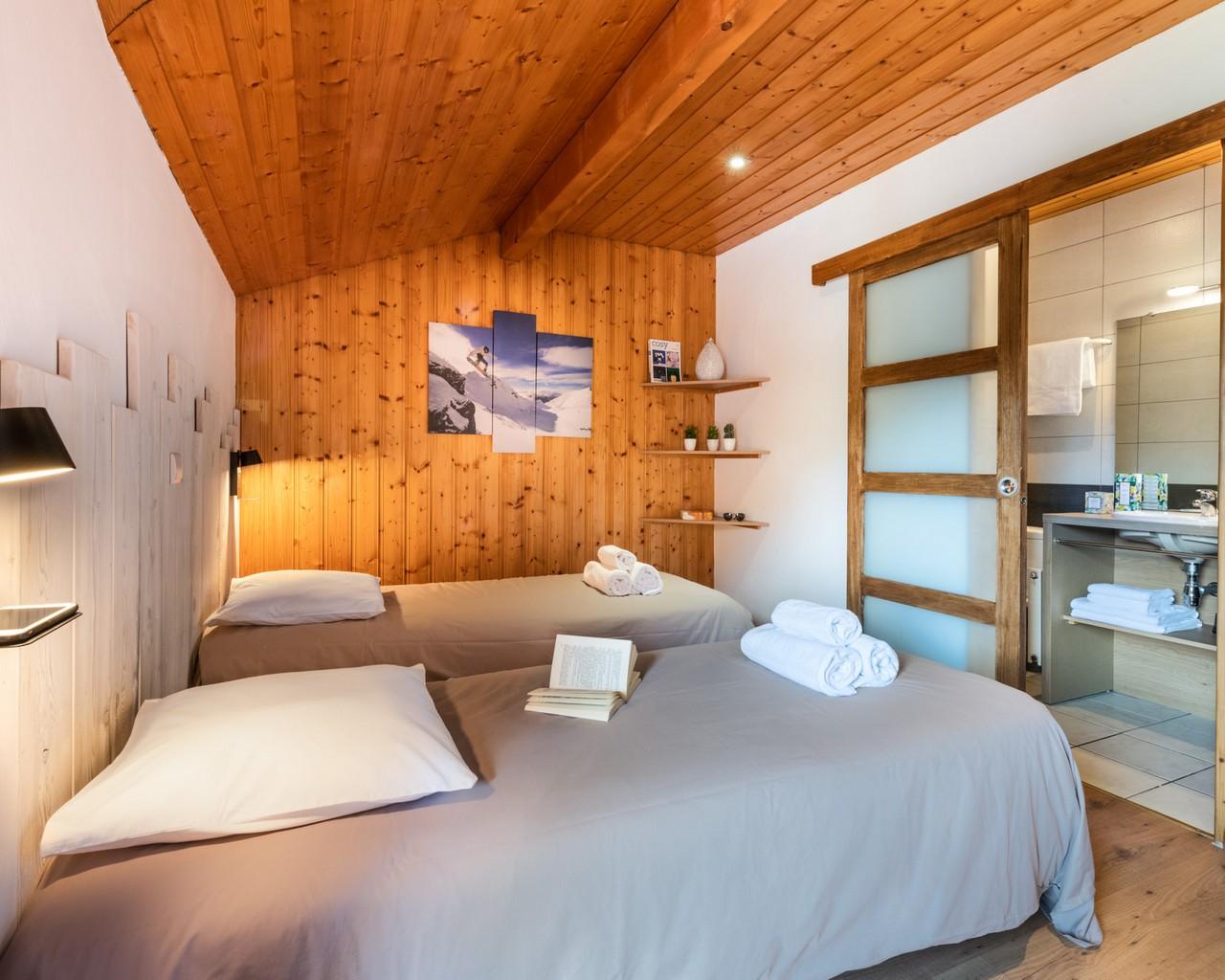Snow Valley pour 15 pers. Au pied des pistes des Menuires-3 Vallées - cheminée -sauna- spa extérieur