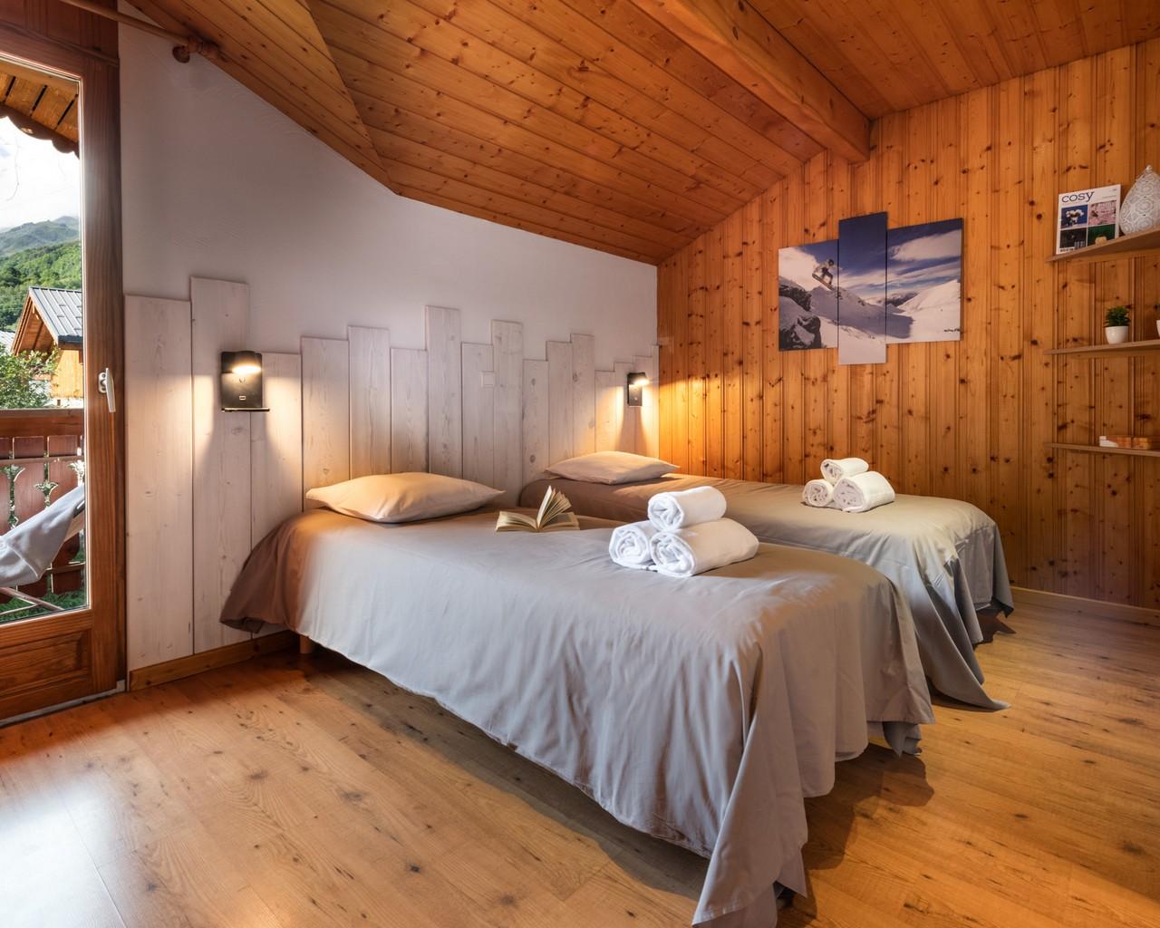 Snow Valley pour 15 pers. Au pied des pistes des Menuires-3 Vallées - cheminée -sauna- spa extérieur