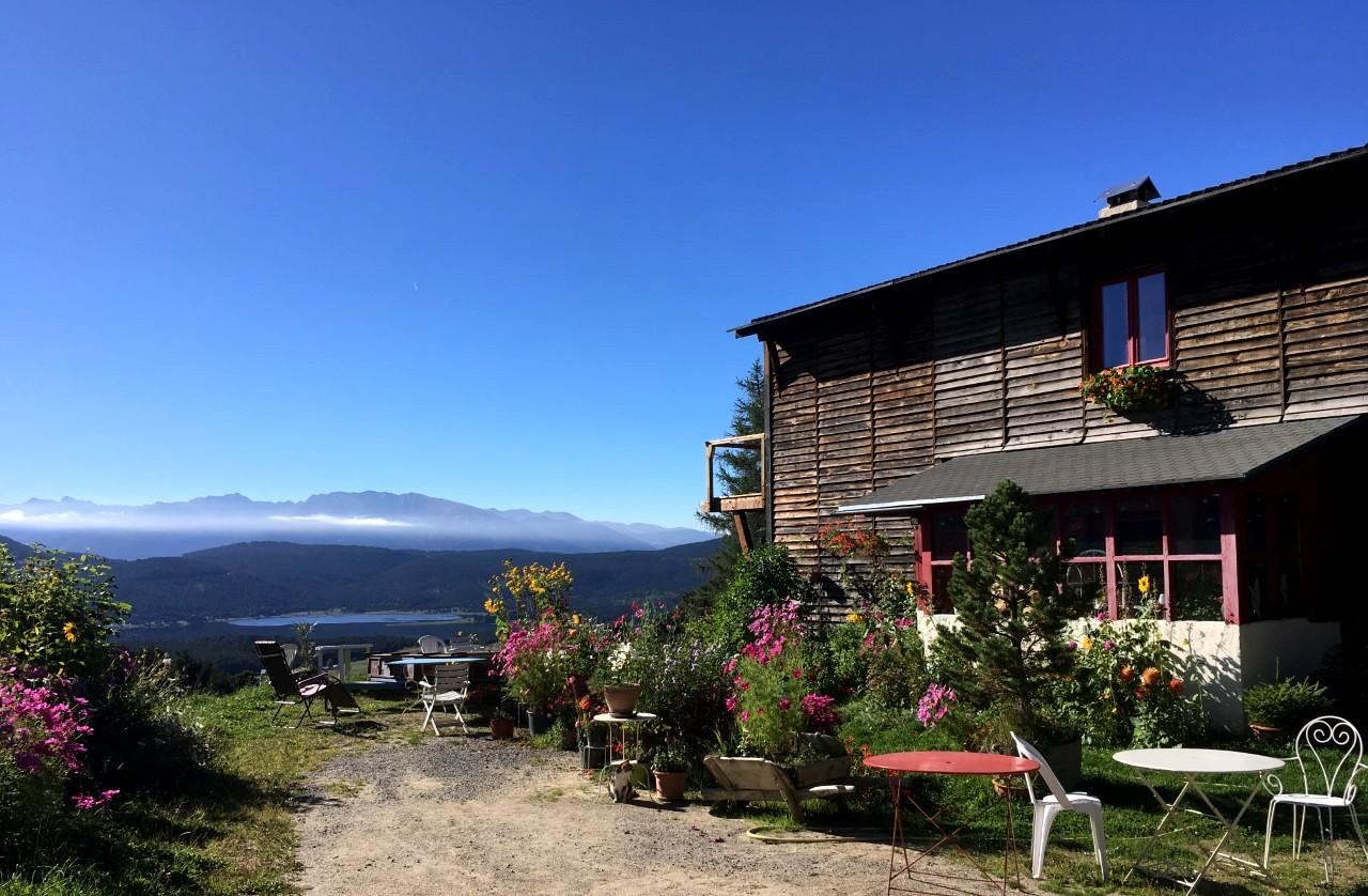 Vue maison côté entrée