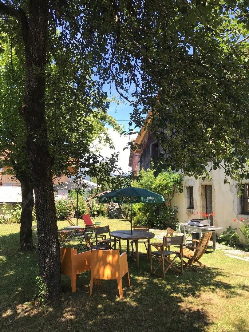 Grand chalet, entre les carroz et morillon, agy