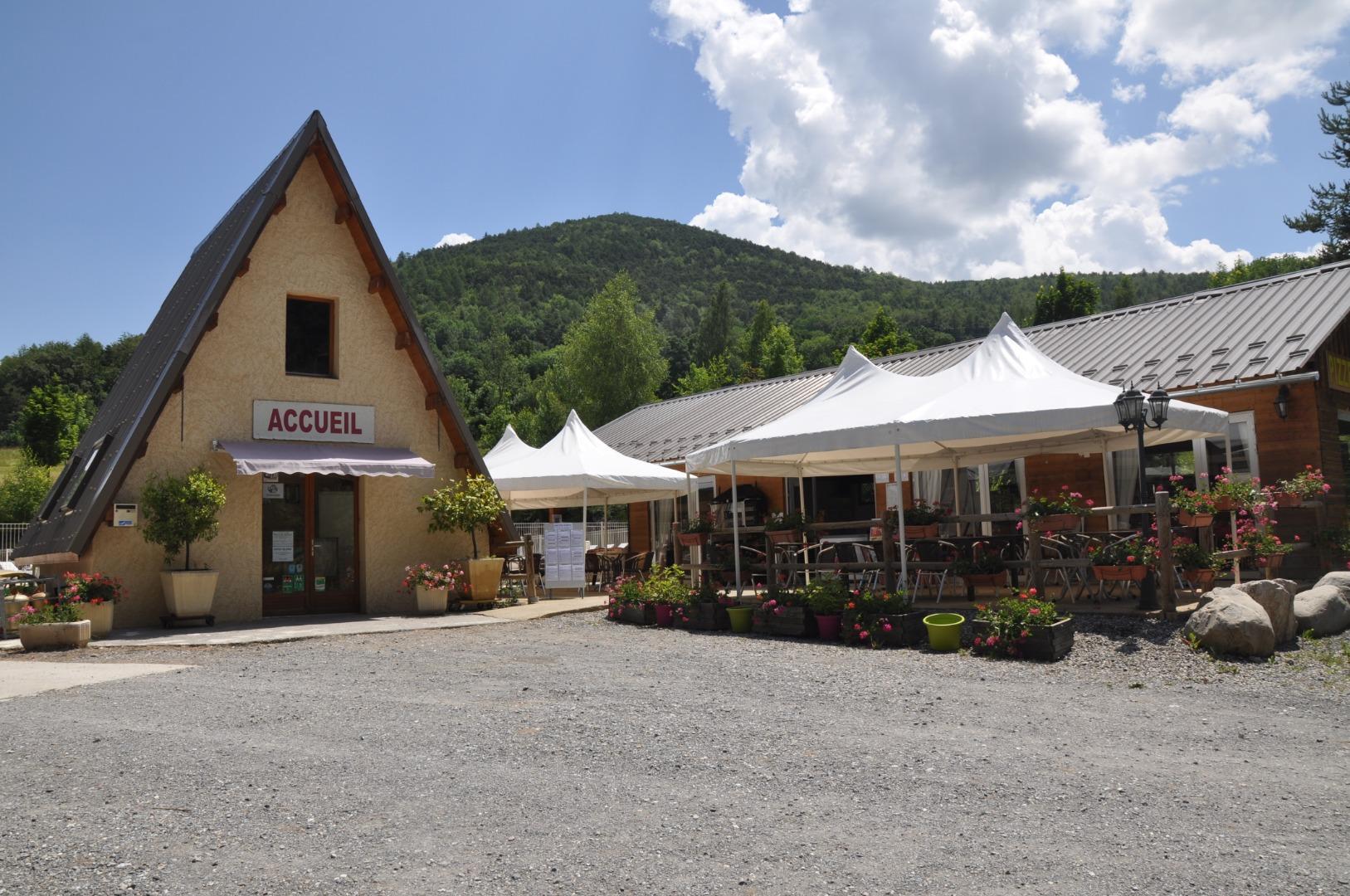 Camping La Pierre de L'Aigle - Chalet 35t