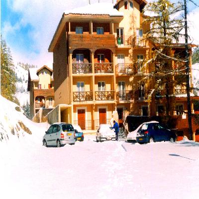 SKIS AUX PIEDS  - 4 PERSONNES -               VALLEE  BLANCHE N°1