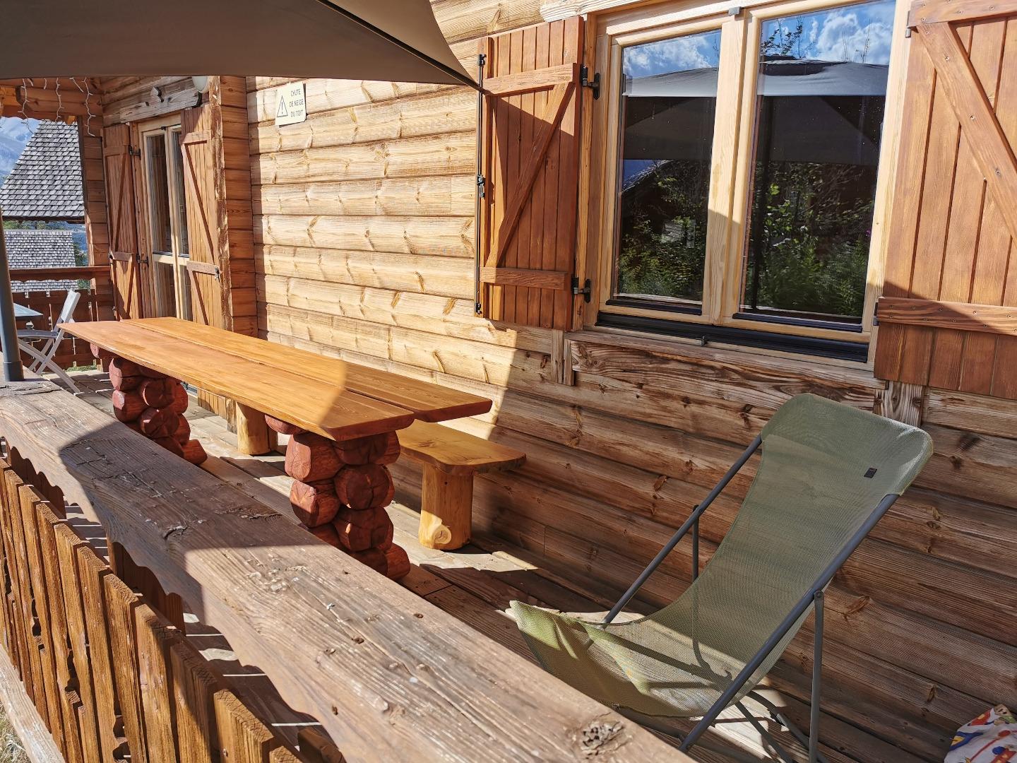 Une belle terrasse pour des repas extérieurs