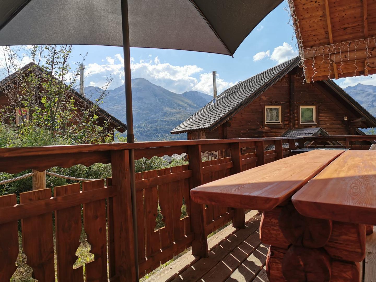 Une belle terrasse pour des repas extérieurs