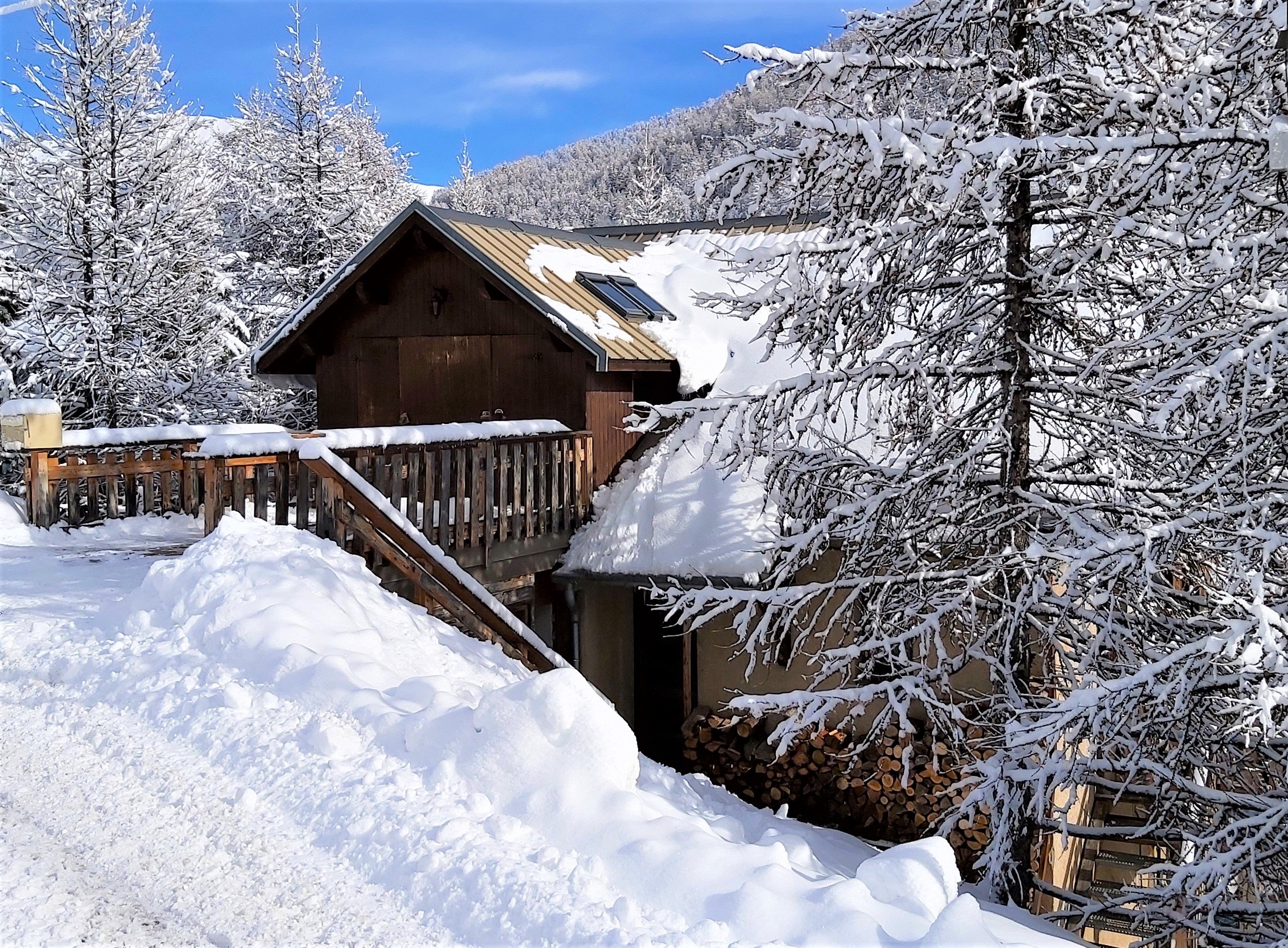 CHALET SKI AU PIED VARS LES CLAUX VUE MONTAGNE ET PISTES DE SKI JACUZZI