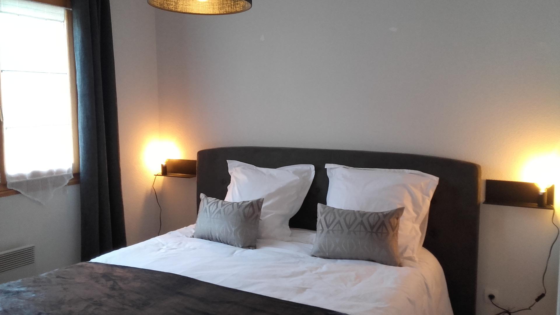 Chambre parentale avec un lit de 160x200 (linge de lit fourni)