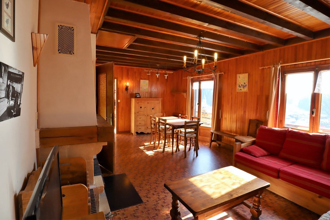 Chalet pour 6 à 8 pers. avec très belle vue, plein sud - Garage. Classé deux étoiles.