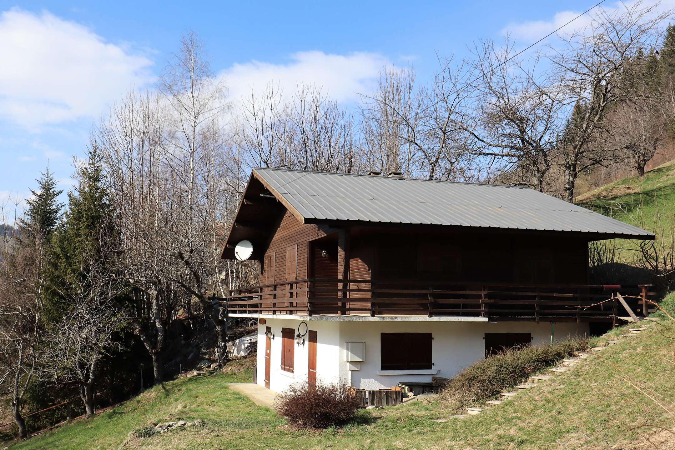 Chalet pour 6 à 8 pers. avec très belle vue, plein sud - Garage. Classé deux étoiles.