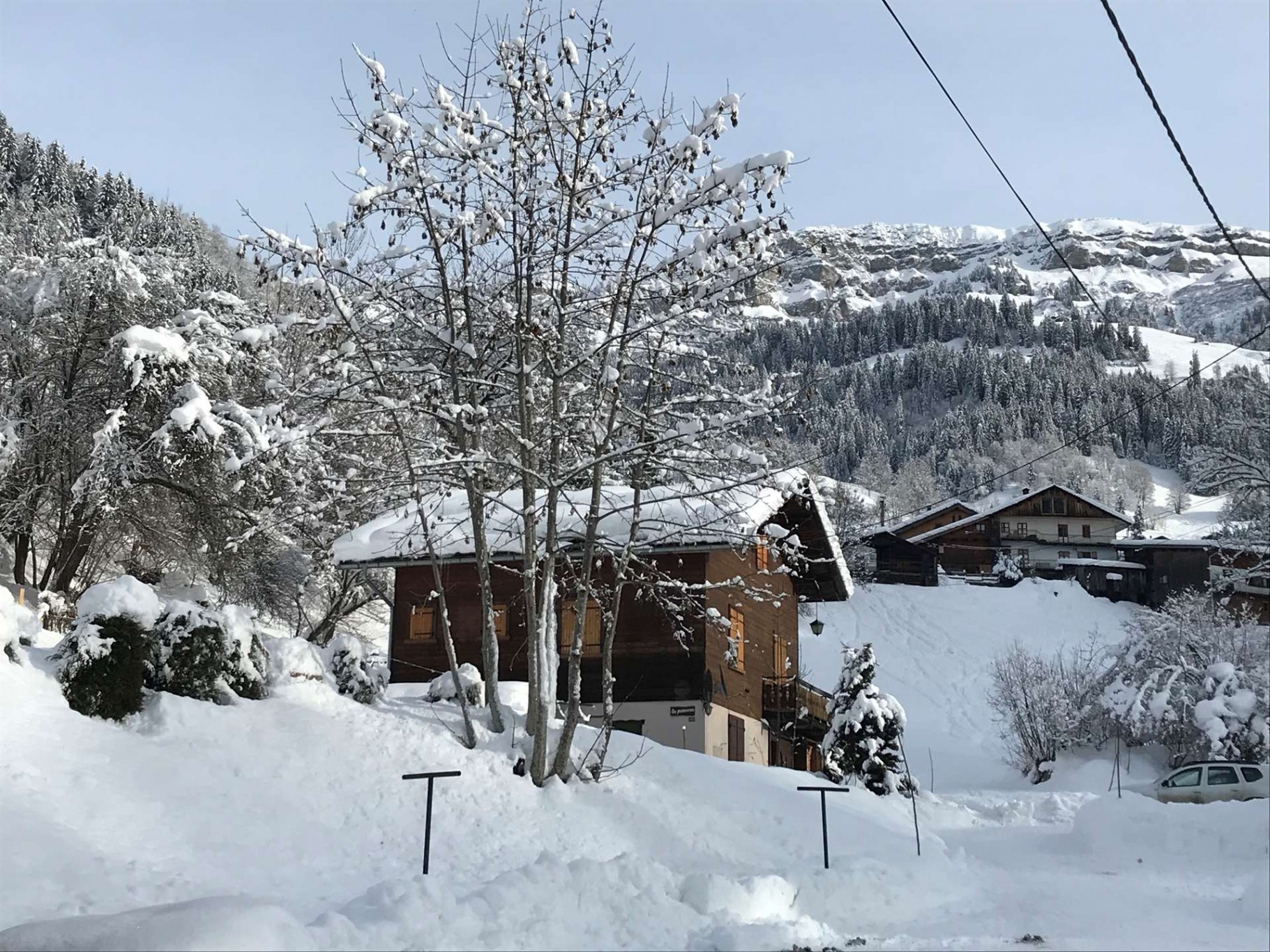 Chalet pied des pistes à Arêches,100m² classé 3 étoiles, 8 personnes. Wifi.