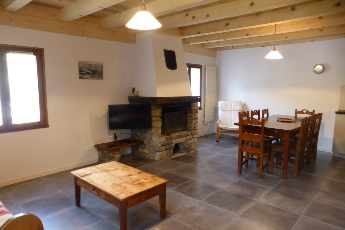 Chalet au calme de 7 à 8 personnes, 3 chambres, classé deux étoiles. 