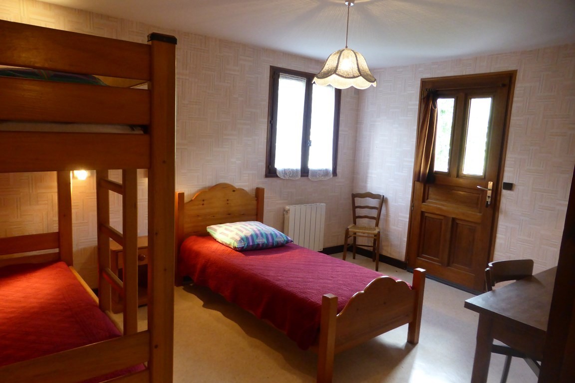 Chalet au calme de 7 à 8 personnes, 3 chambres, classé deux étoiles. 