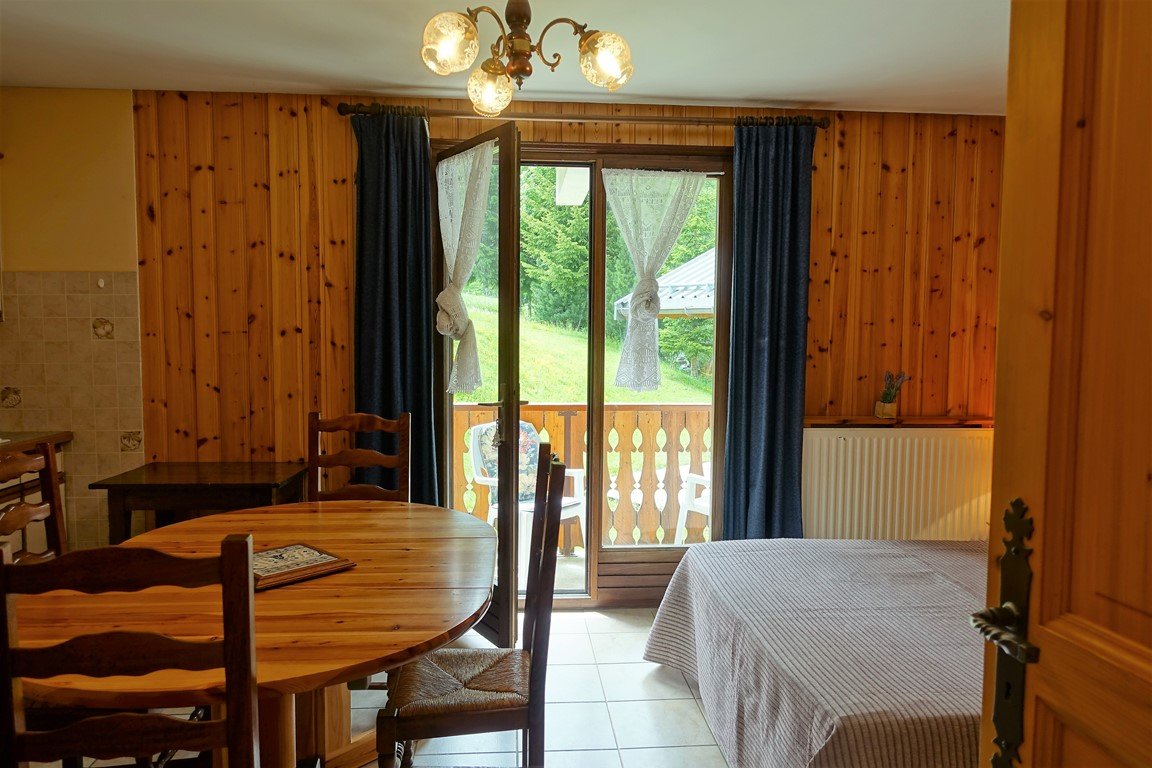 Appartement 4 personnes au calme, vue montagne, au départ des pistes, classé 2 étoiles