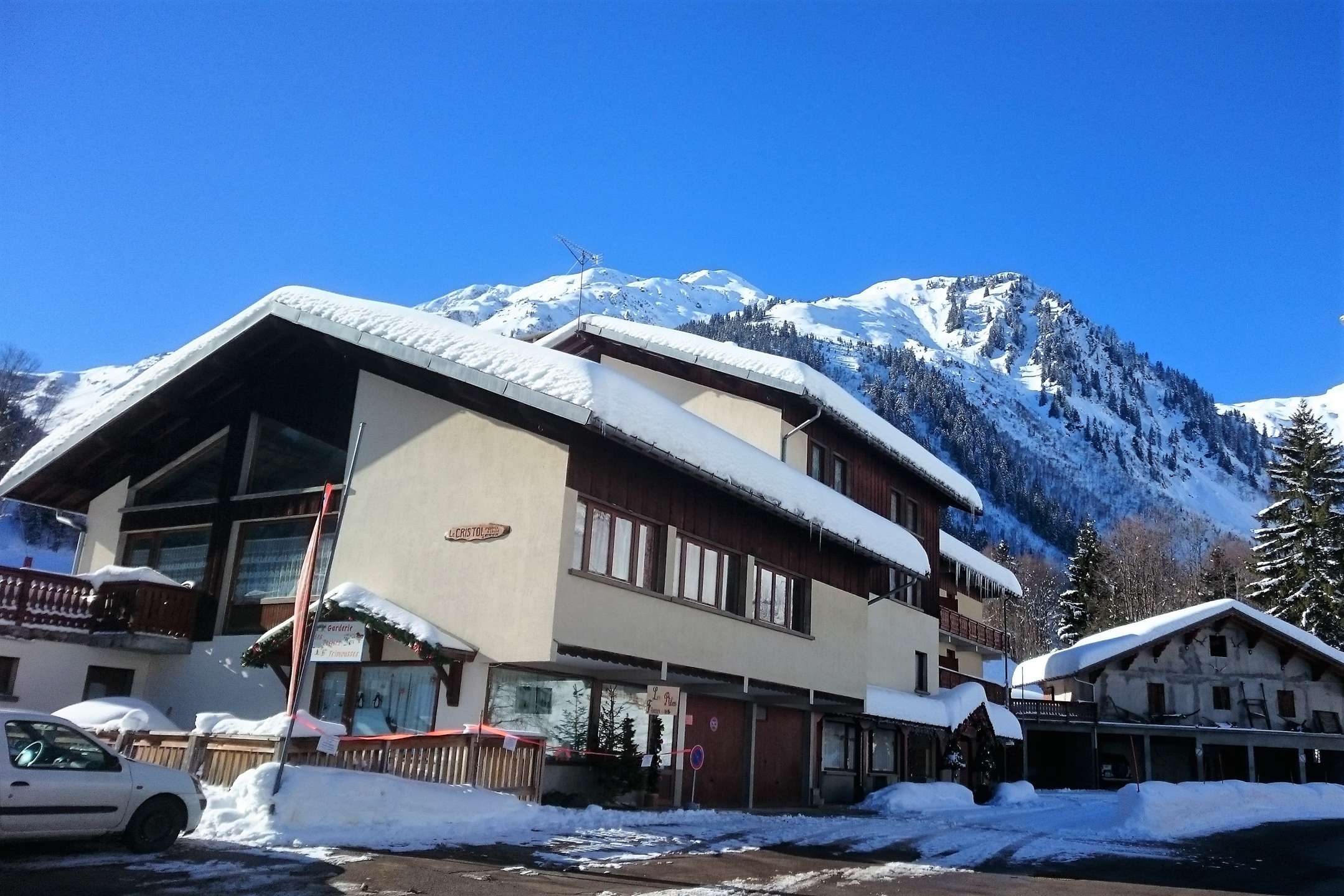 Appartement 6 personnes calme et au départ de randonnées et du domaine skiable, classé 2 étoiles