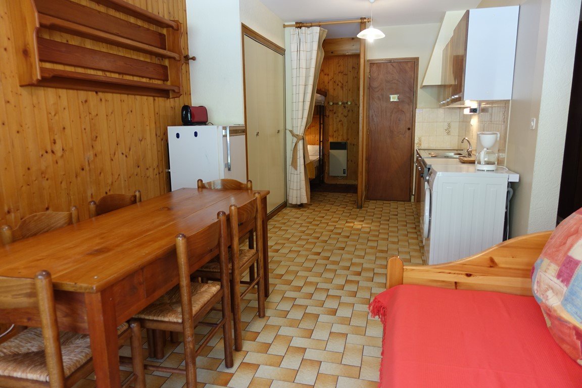 Appartement 6 personnes calme et au départ de randonnées et du domaine skiable, classé 2 étoiles