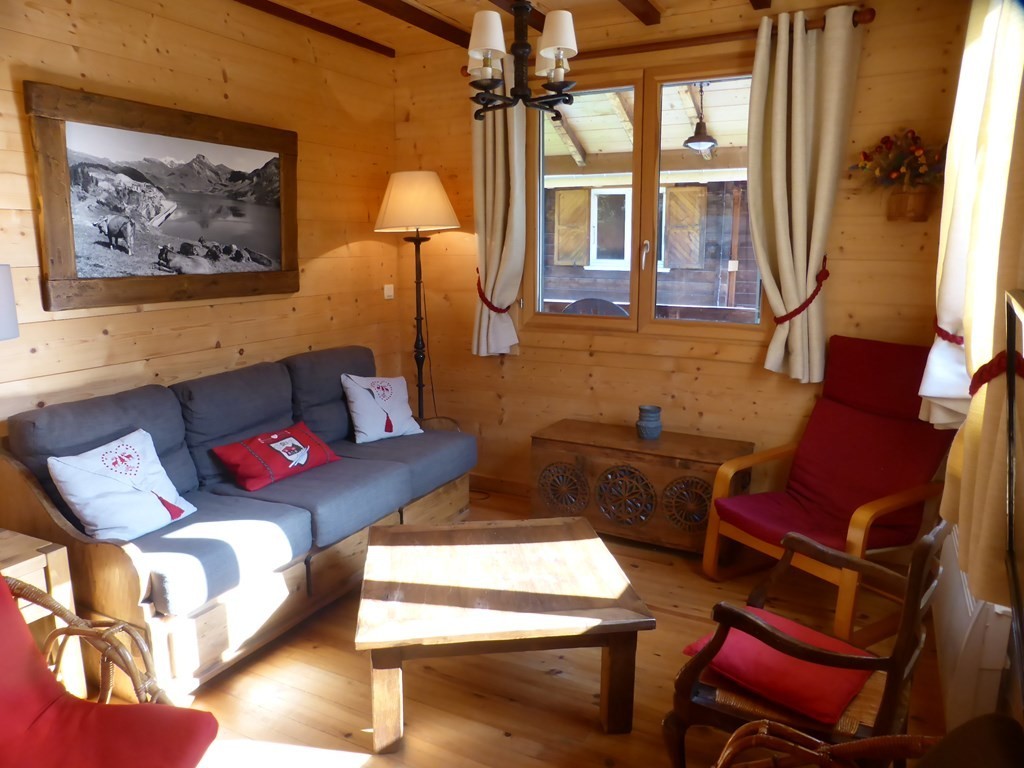 Centre village. Très joli chalet tout confort 140 m² pour 13 personnes  A Arêches. 7 chbres