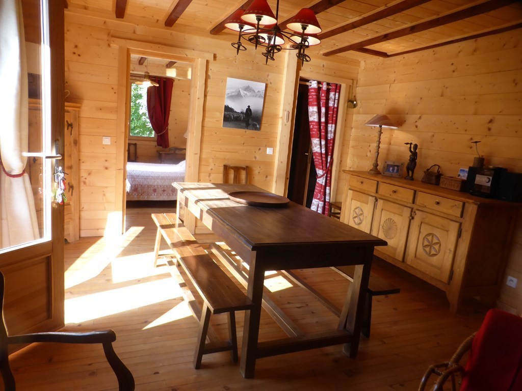 Centre village. Très joli chalet tout confort 140 m² pour 13 personnes  A Arêches. 7 chbres