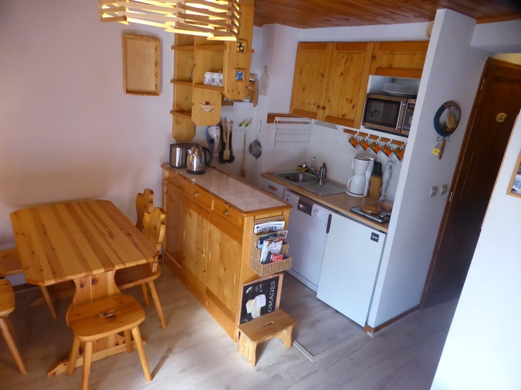 Appartement 4 à 5 personnes avec ascenseur.  Bien équipé, cosy, centre village