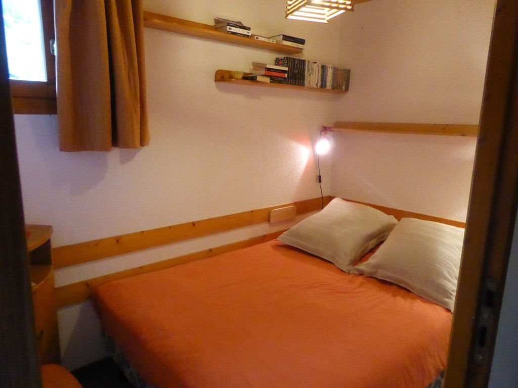 Appartement 4 à 5 personnes avec ascenseur.  Bien équipé, cosy, centre village