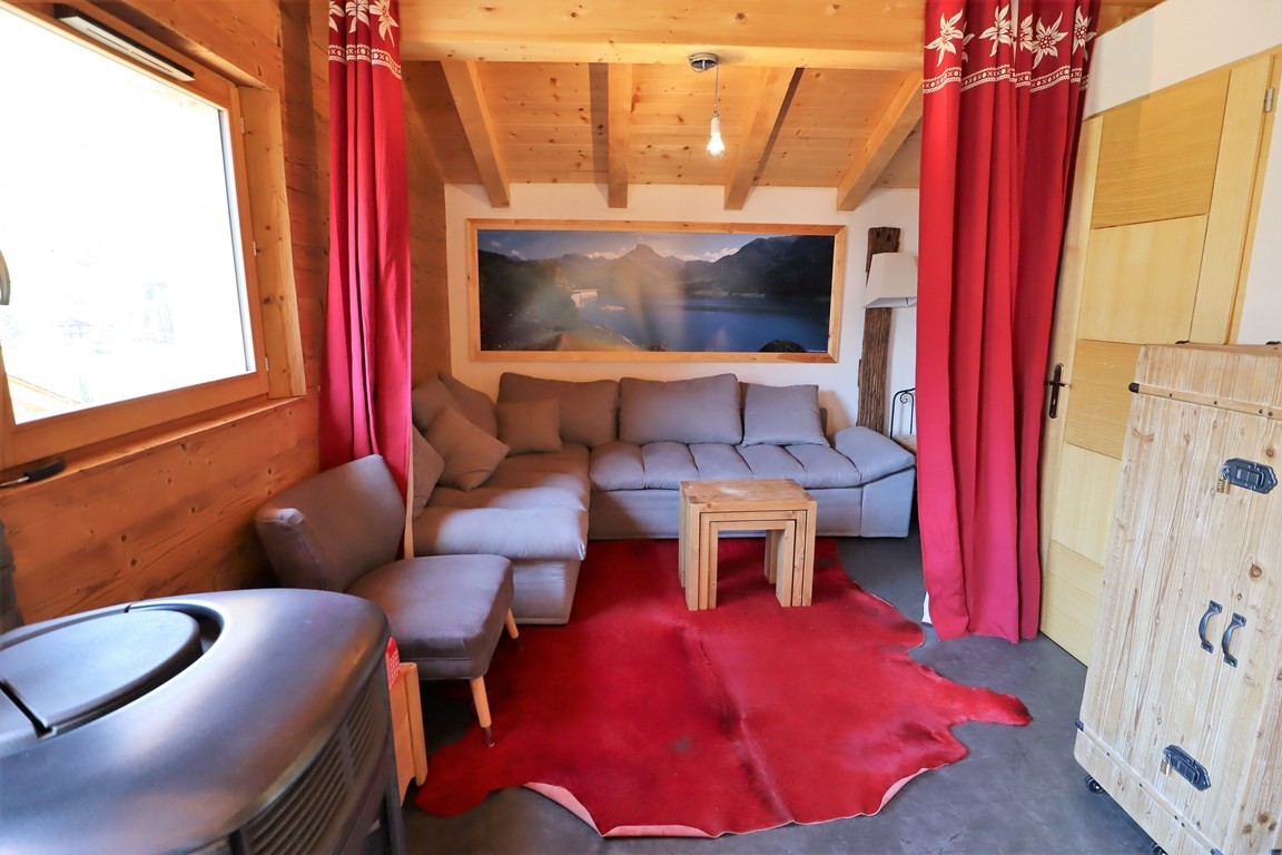 Dans station d'Arêches-Beaufort. Chalet calme récent 8 personnes exposé sud