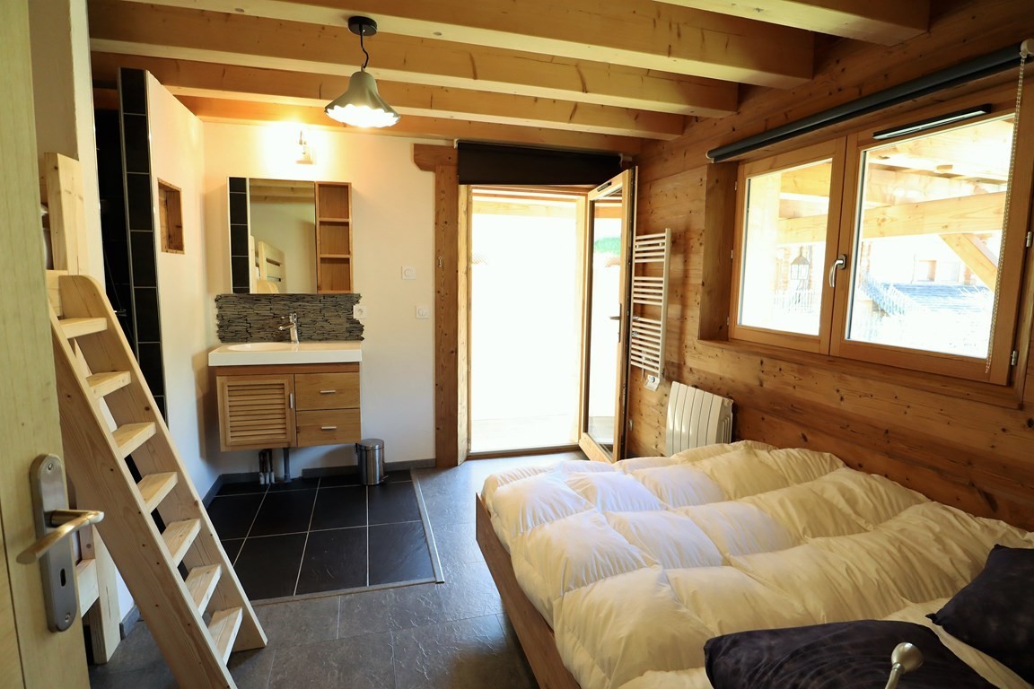 Dans station d'Arêches-Beaufort. Chalet calme récent 8 personnes exposé sud