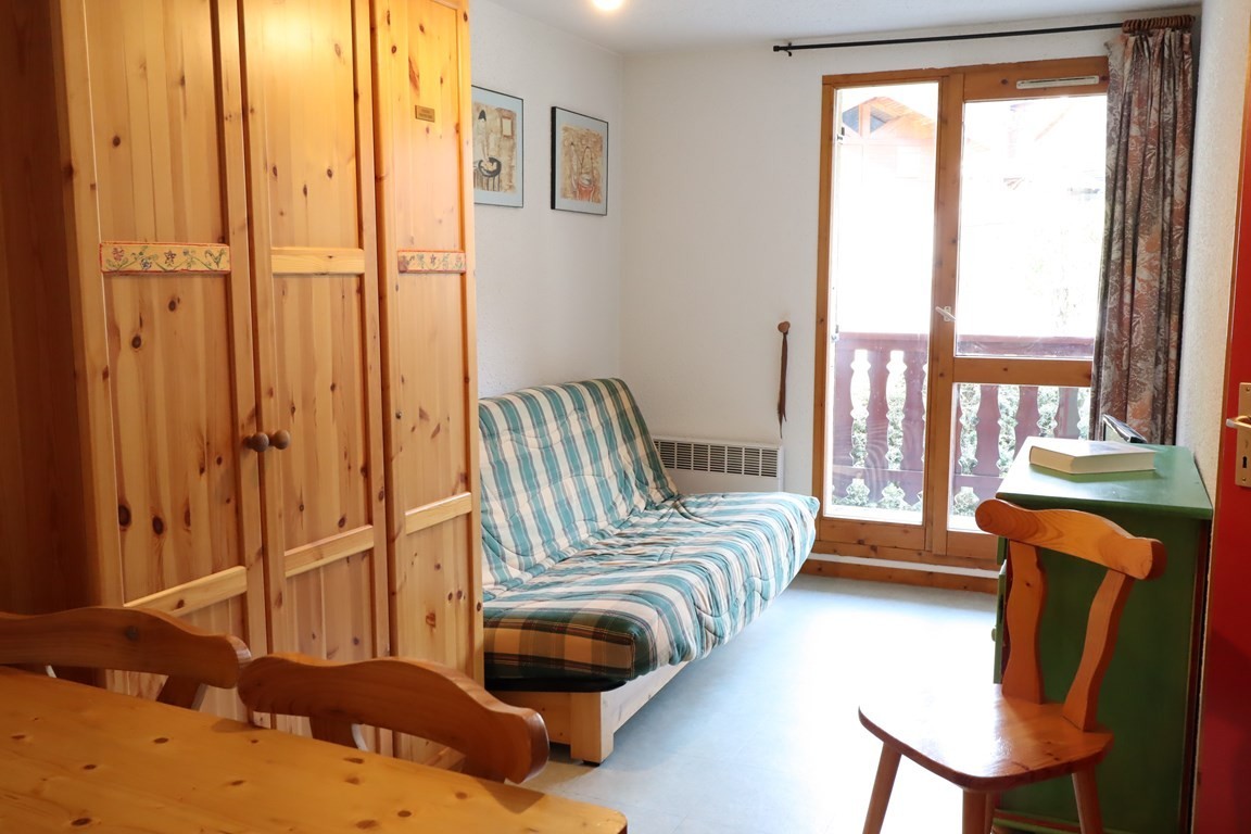 Appartement  pour  4 à 6 personnes avec vue sur le village et la roche Parstire