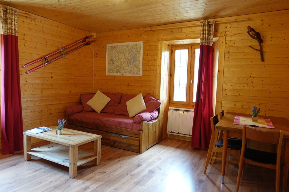 Dans le village et au calme, appartement spacieux pour 5 pers. Classé **