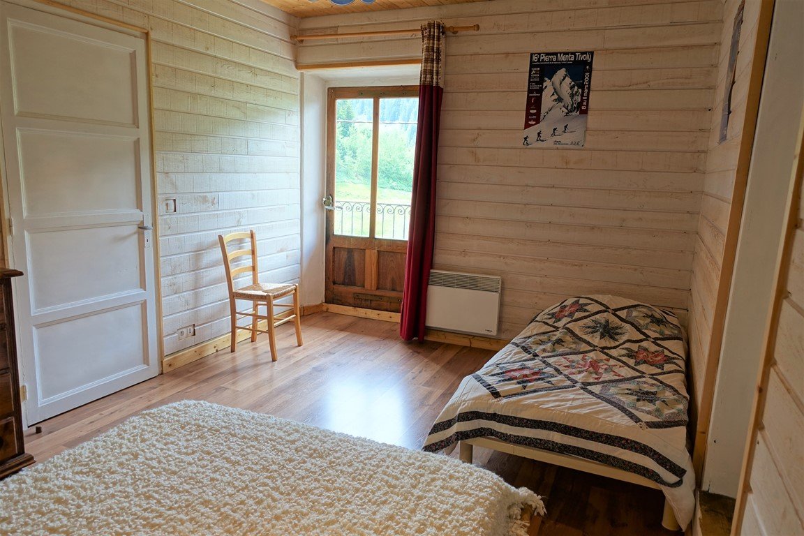 Dans le village et au calme, appartement spacieux pour 5 pers. Classé **