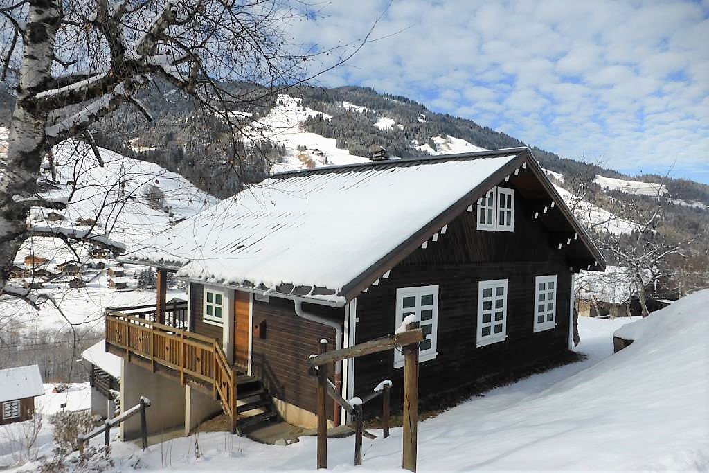 Chalet familial 6 personnes classé 2 étoiles. Calme et proche du village