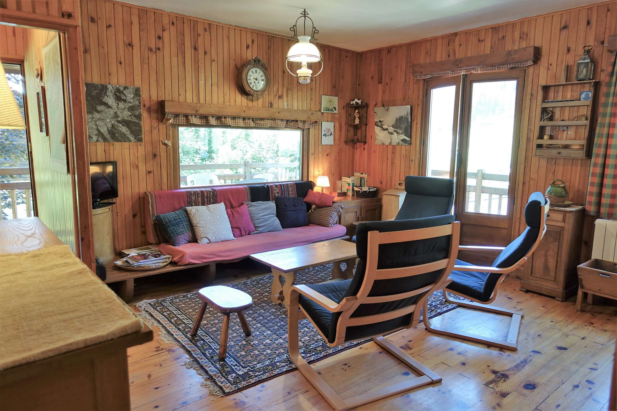 Chalet familial 6 personnes classé 2 étoiles. Calme et proche du village